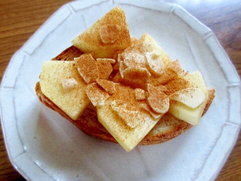 簡単★水切りヨーグルトりんごトースト